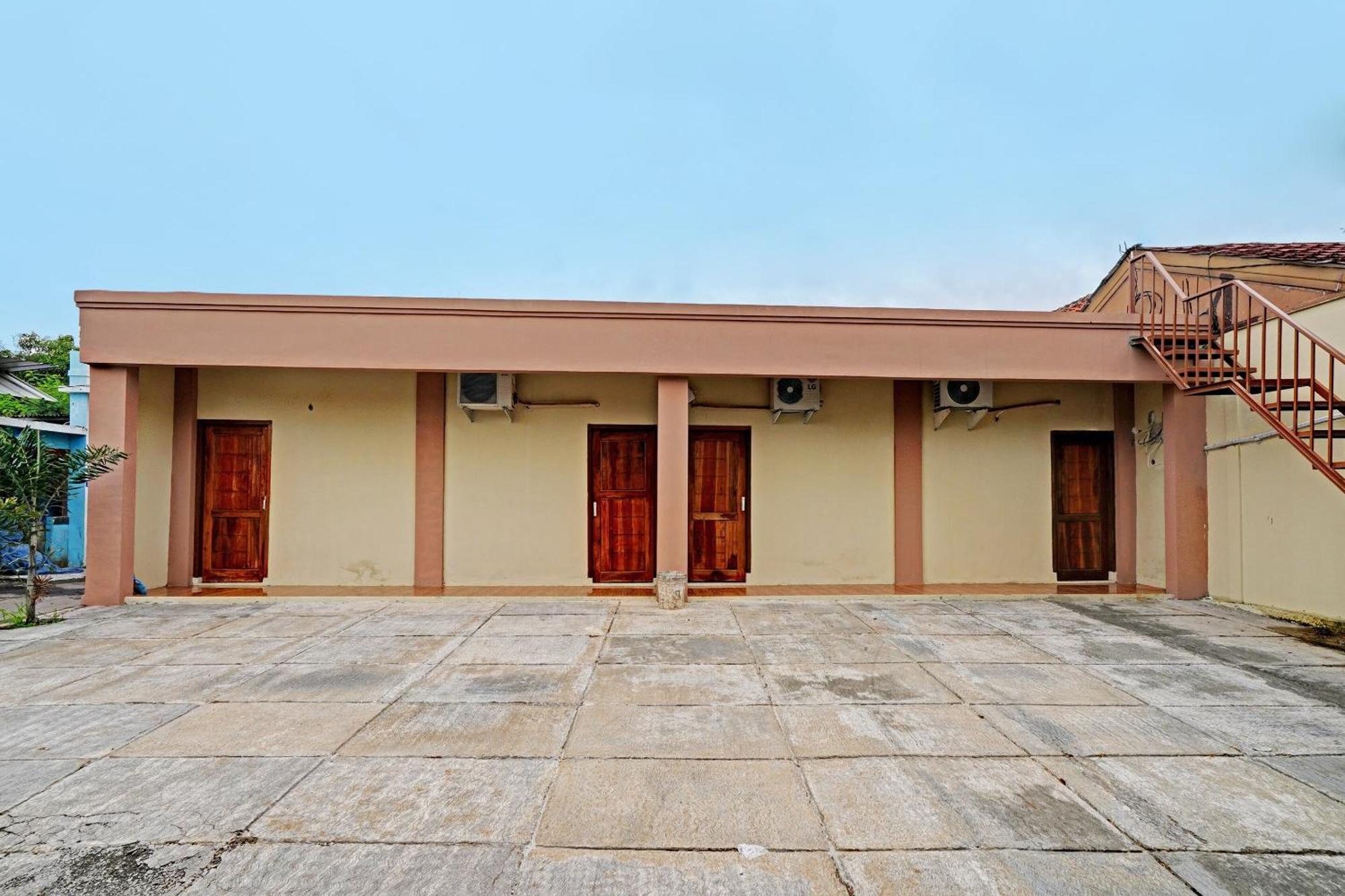 Oyo 91955 Pondokan Cempaka Cirebon Exterior photo